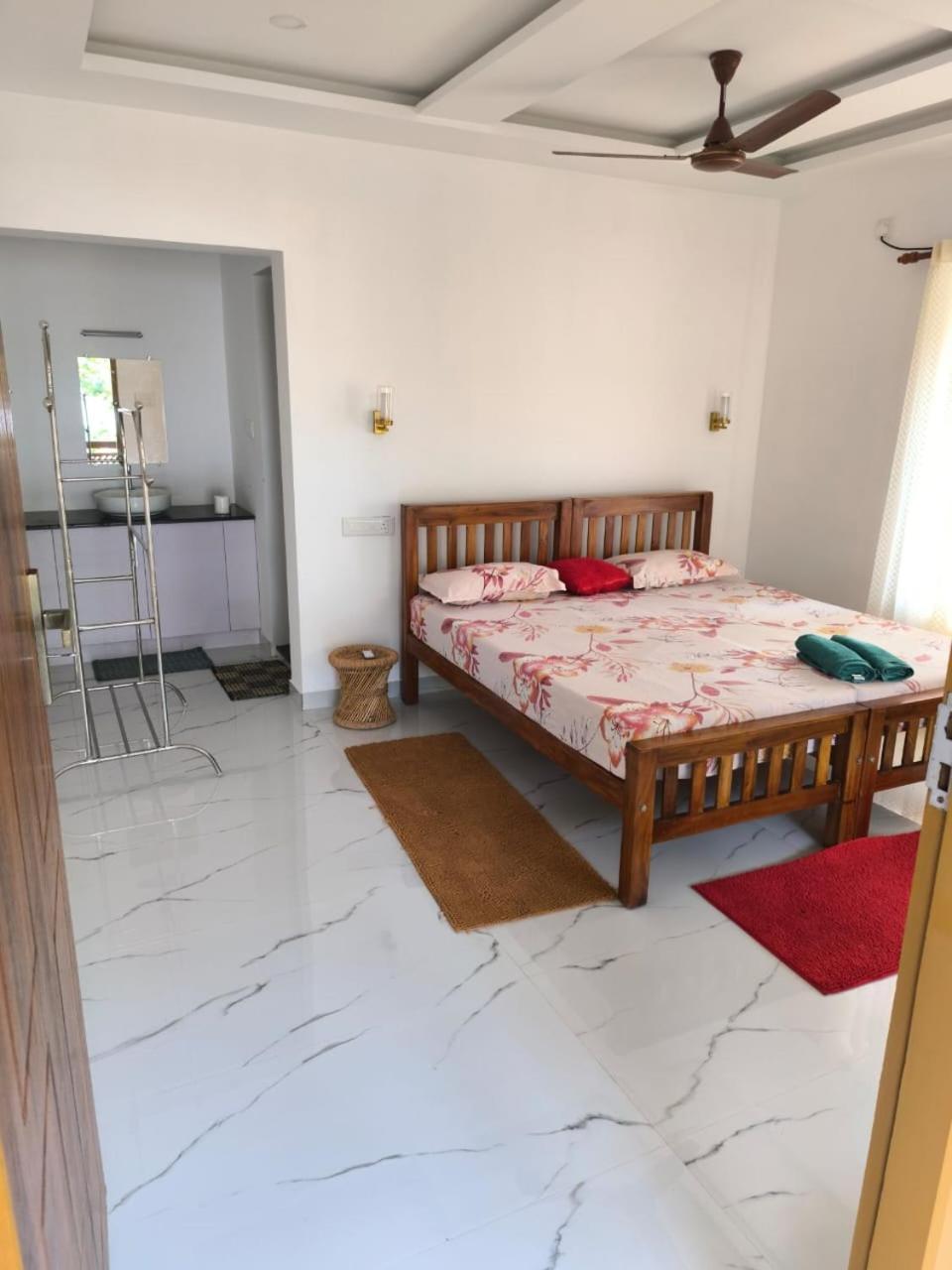Marari Anna Beach Homestay Mararikulam Bilik gambar